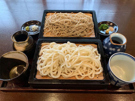 味も雰囲気も人気のそば店