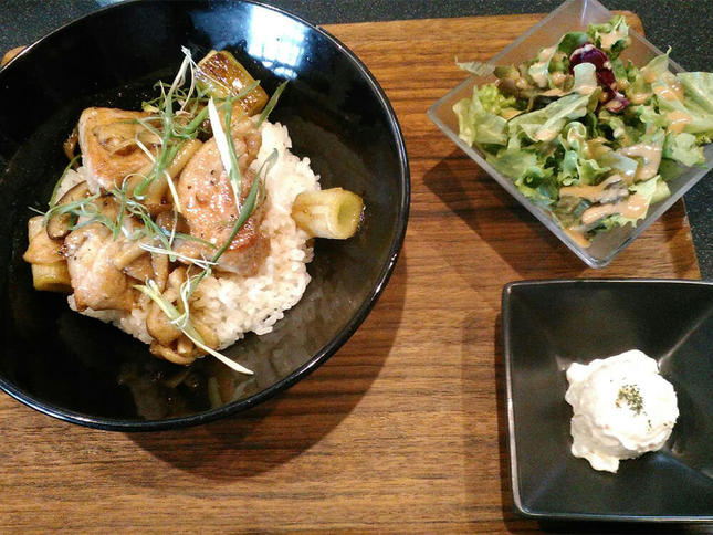 ”鶏の照り焼き丼”