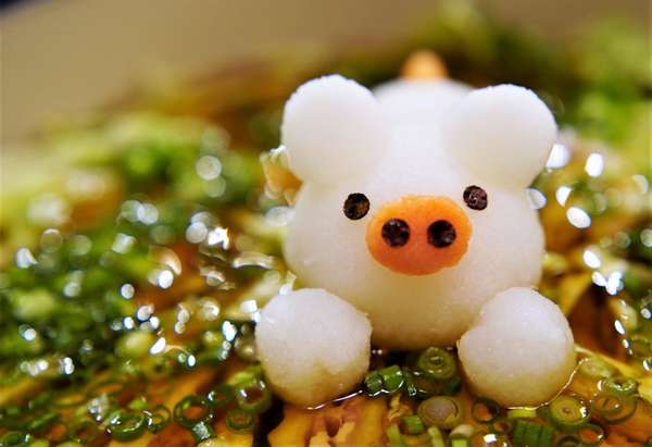 可愛すぎて食べられない豚の大根おろしアート鍋の画像