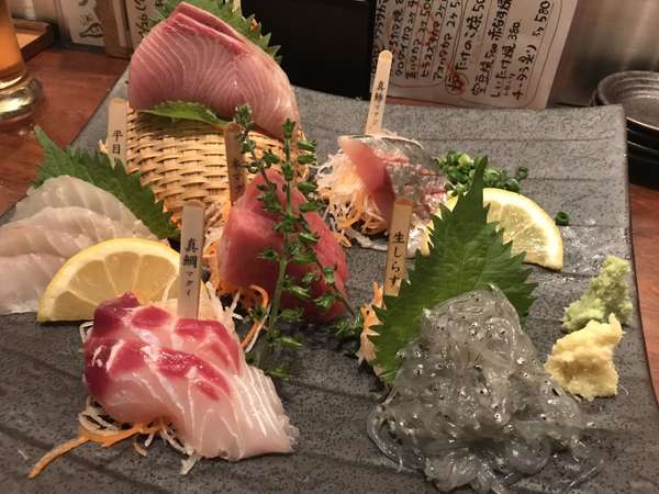 新鮮なおさしみと美味しいお酒で至福の一時を！の画像