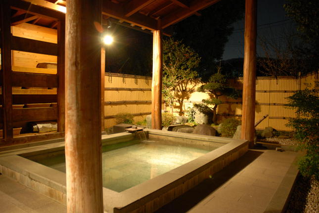 盛楽苑の綺麗な露店風呂