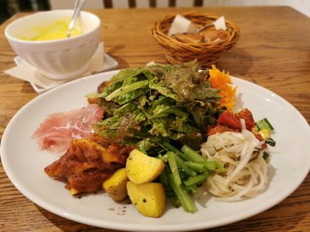 フランスの片田舎にあるような居心地の良いビストロ