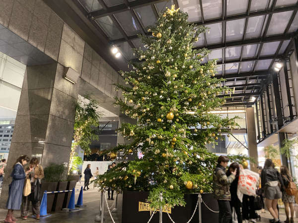 今年の新宿ミナミルミはゴールド一色！の画像