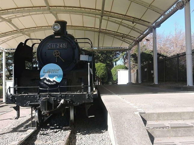 公園に展示される蒸気機関車