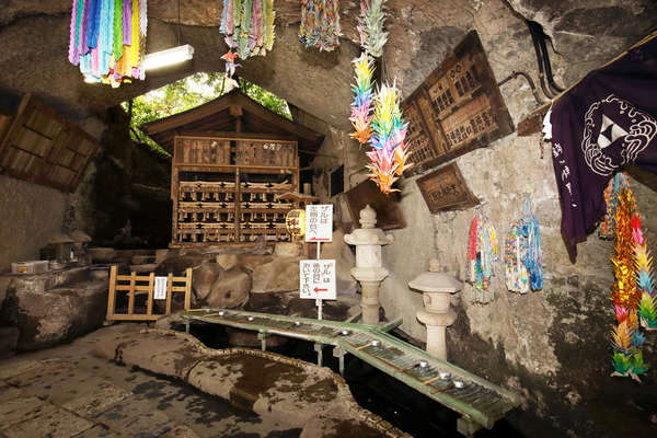 お金持ちへの近道？銭洗弁天の画像