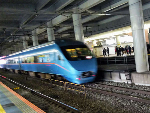 ロマンスカーで快適な旅を！の画像