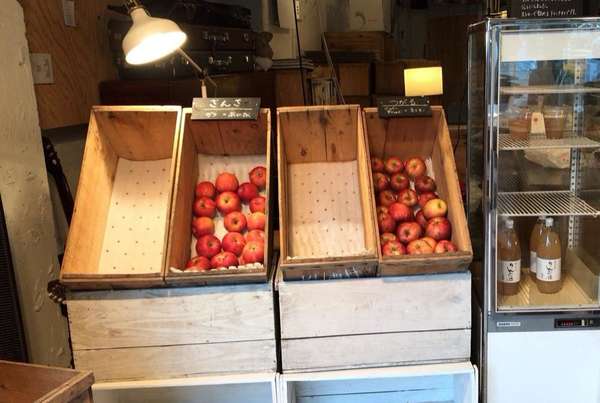 プレゼントに最適！産地直送のりんごとジュースの画像