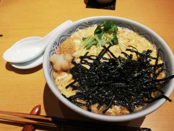開店前に行列のできる千歳船橋の蕎麦屋さんの画像