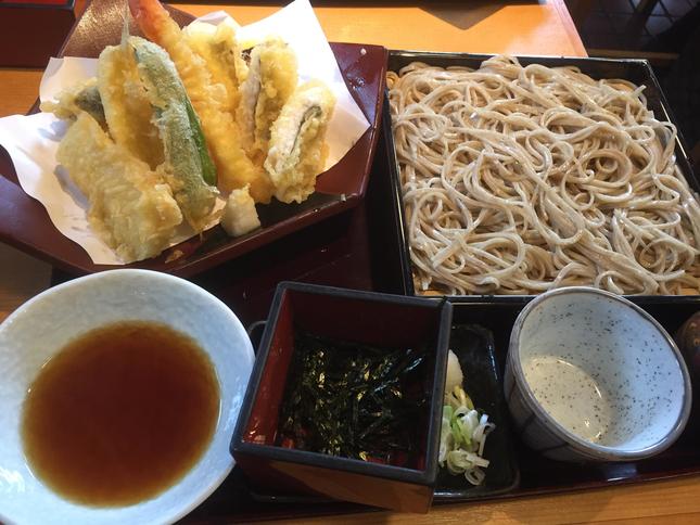 “丸屋の海鮮天ざる蕎麦“