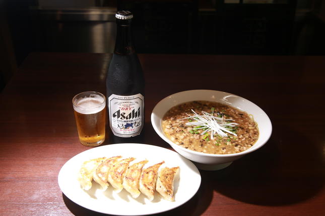 瓶ビールと餃子とラーメンのセット