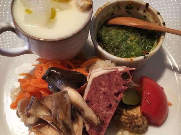 大人気のビストロで満足ランチの画像