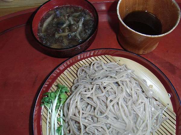 "3密"避けた小さな"キノコ蕎麦"専門店の画像