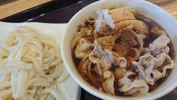 エッジの効いた極太うどんの画像