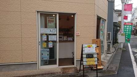 接客も温かな食パン専門店