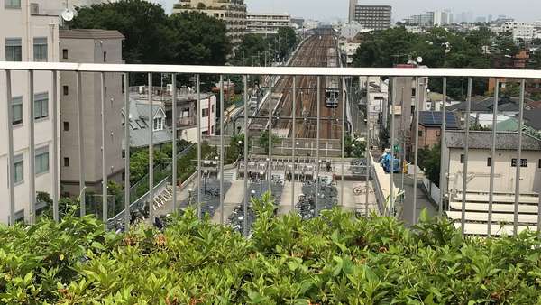 成城コルティ屋上の絶景電車ウォッチスポットの画像