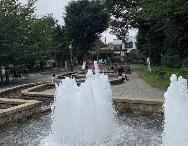 噴水がある石仏公園の画像