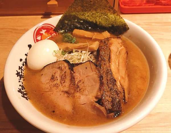 出汁が美味しい濃厚ラーメンの画像
