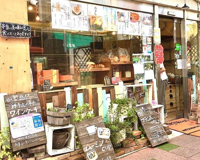 ミツバチの店頭デコレーション