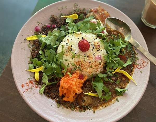 芸術的な見た目のカレーの画像