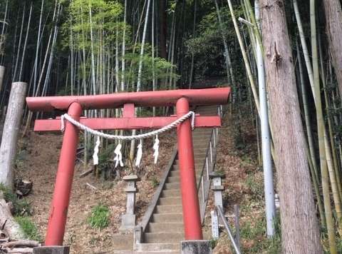 九郎明神社の赤い鳥居