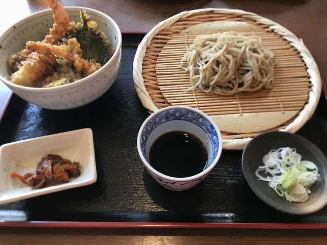 ランチの天丼とざる蕎麦セット