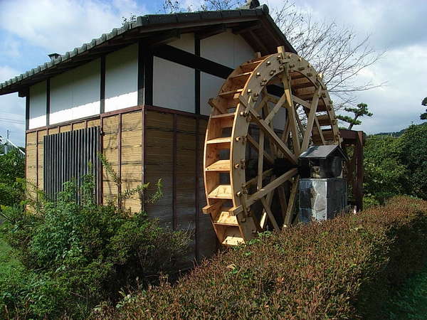 ふるさと公園の水車を新調の画像