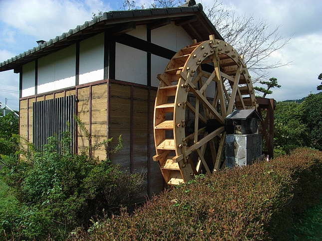 ふるさと公園の水車を新調