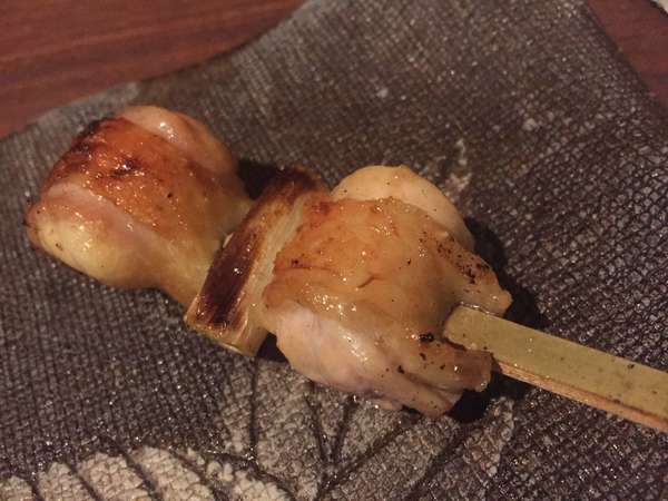 新宿の隠れ家的な地鶏焼鳥屋で地酒とマリアージュの画像