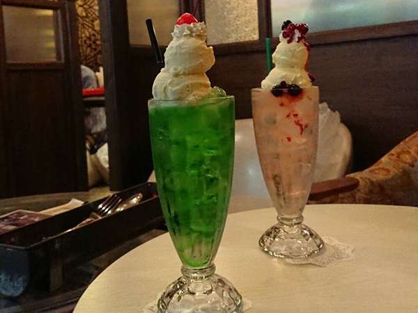 レトロな喫茶店の画像
