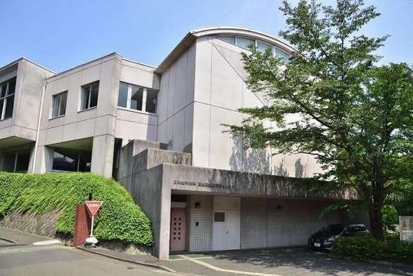 女子大の生涯学習センターで健康ヨガの画像