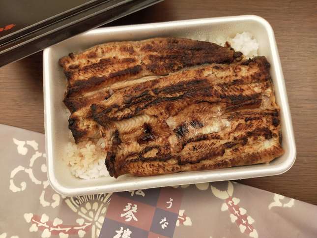 松琴楼のふっくらとしたうなぎ弁当