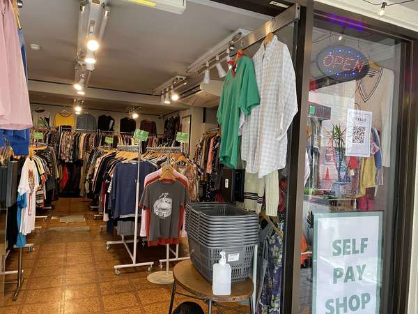 無人千円古着屋の画像