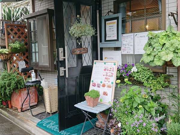 住宅街の家庭的な中華屋さんの画像