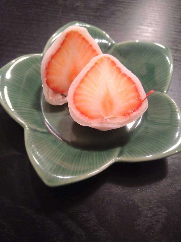 おしゃれなフルーツ大福の画像