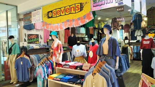 韓国ファッションと古着のお店「sevens」の画像