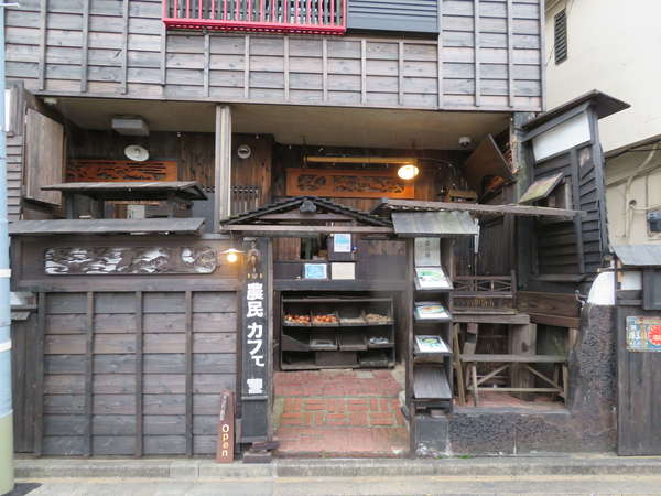 都会のオアシスカフェの画像
