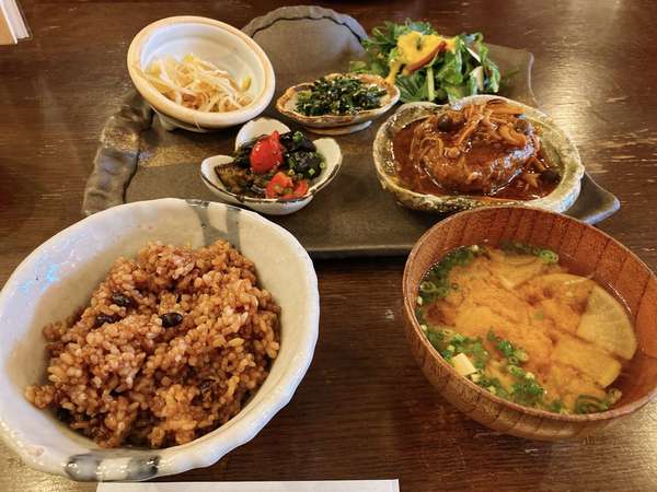素敵な内装のおでん屋さんの画像