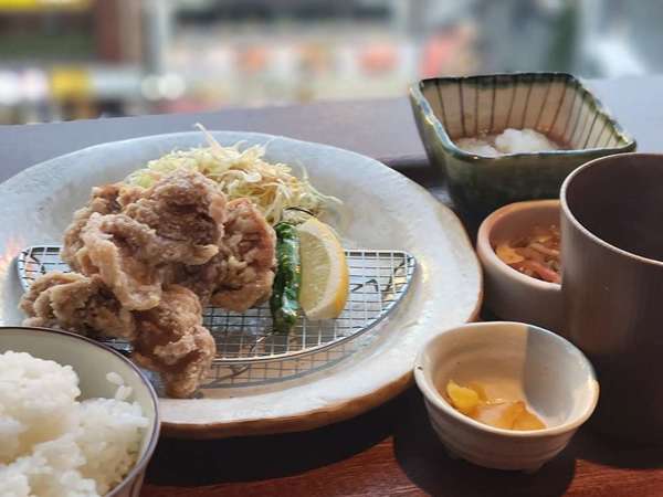 17時までランチをやっているカフェの画像