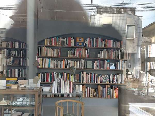書斎のような本屋さんの画像