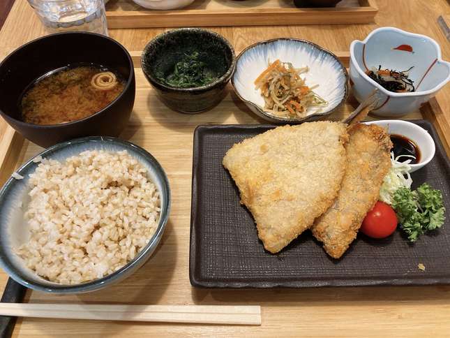 ”優しい味のアジフライ定食"