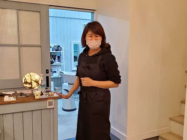 海岸前の隠れ家サロンの画像
