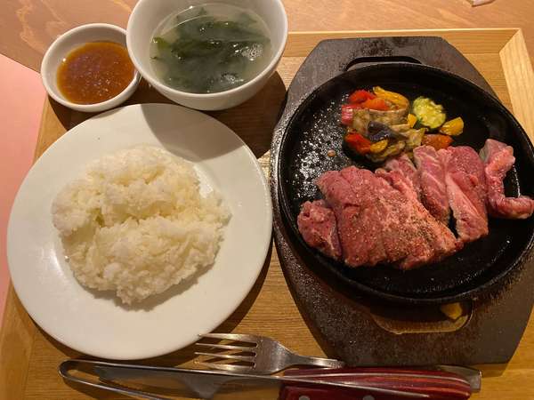 本厚木駅直結のフードホールFLDKで本格熟成肉をの画像