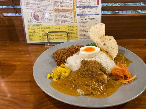 3種コンボが楽しい！人気のカレー屋さんの画像