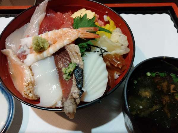 和食とお寿司のお店でランチの画像