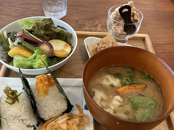 住宅街のおにぎり屋の画像