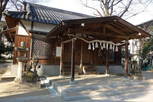 駅前で復活した神社？「十二神社」の歴史や見どころなどを紹介！