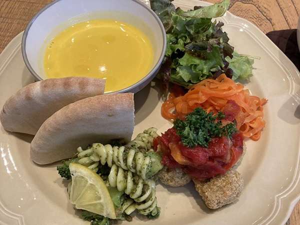 紅茶とご飯との画像
