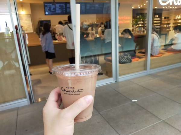 ショッピングの休憩にショコラドリンクの画像