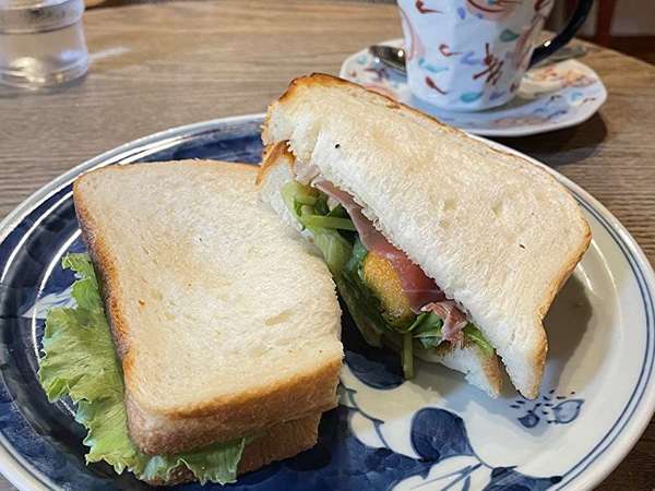 珈琲だけじゃない！サンドイッチもケーキも美味しいの画像
