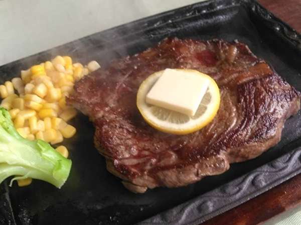 ワンコと一緒にステーキ！テラス席がご機嫌です！の画像